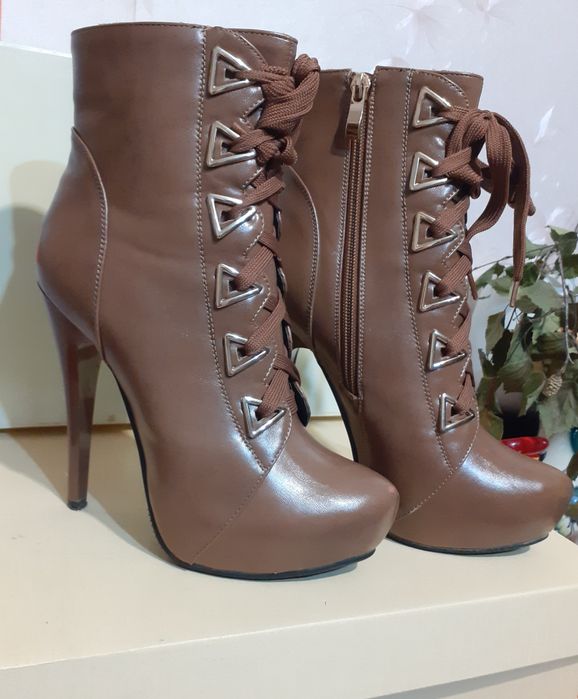 Продам ботильоны (ботинки) 38 р. 2000тенге