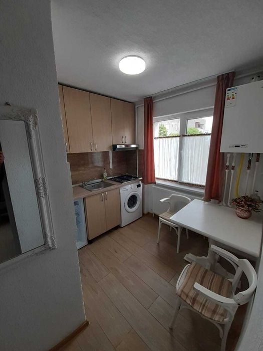 Închiriez garsonieră decomandată în Grădiște