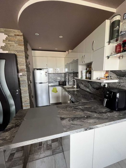 Двустаен апартамент в Южен