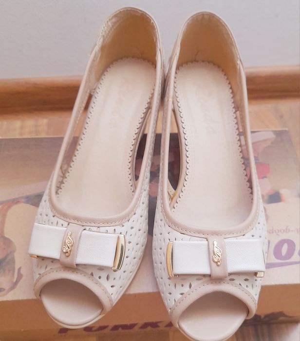 Дамски чехли 36 номер  и Дански проленти обувки 36н.