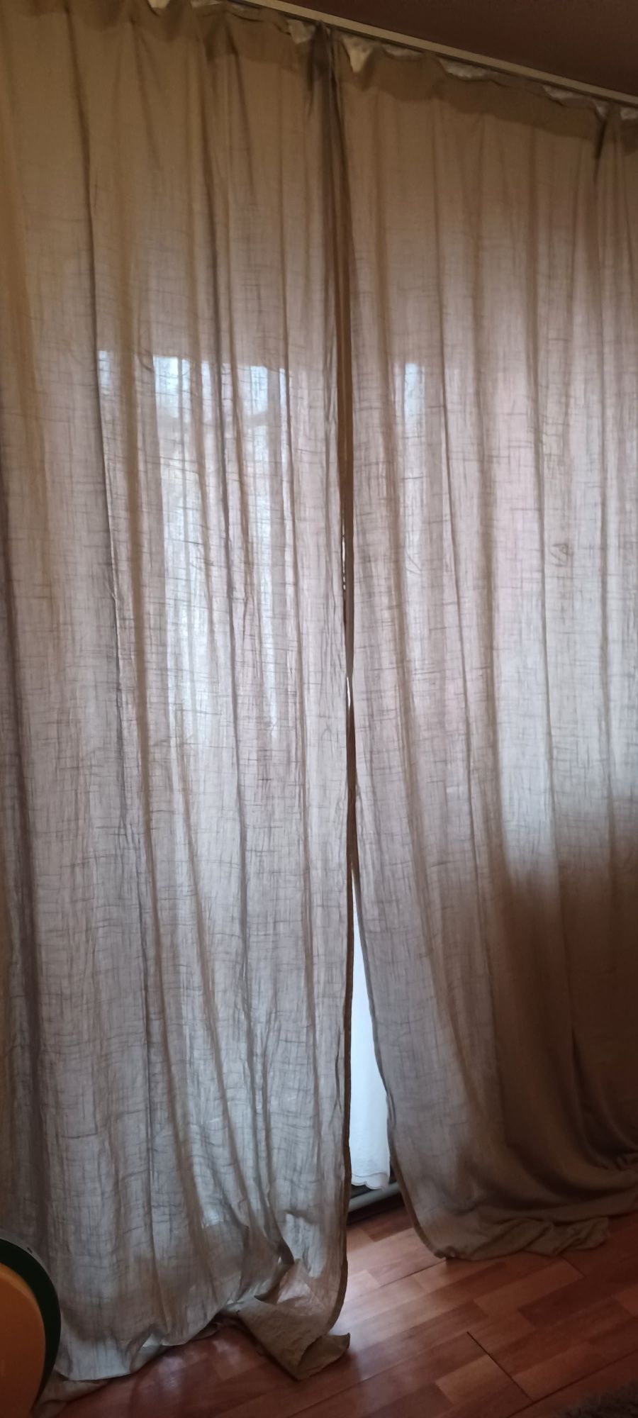 Draperii bej      .