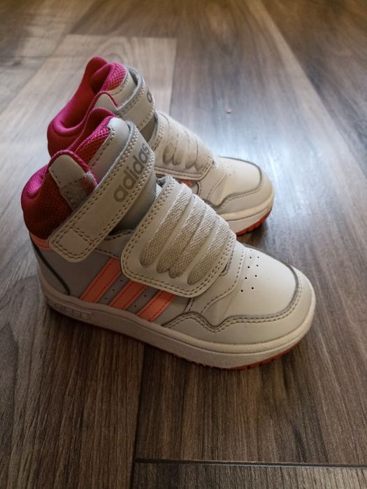 Продавам кецове Adidas номер 25 без забележки