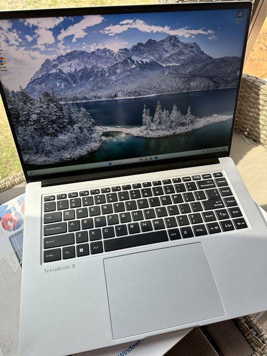 Laptop Tesla TeslaBook 9 cu procesor Intel® Core™ i7-12700H