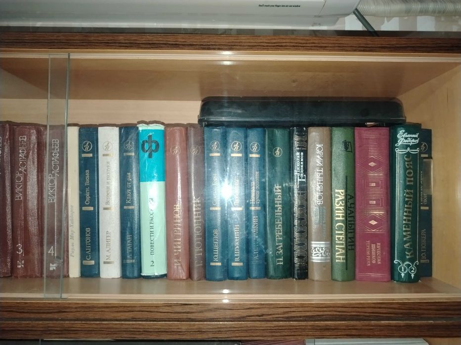 Книги советские по 3000 сум.