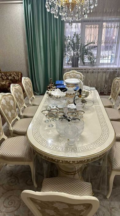 Продам стол со стульями б/у!!
