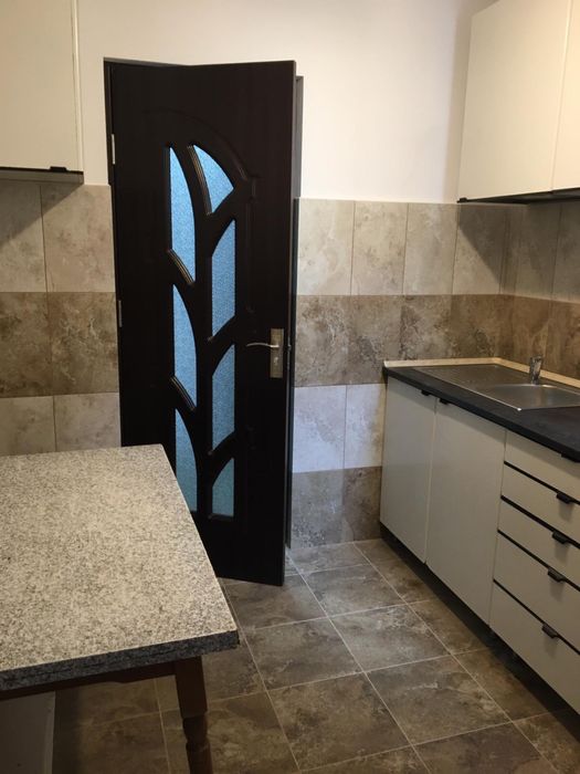 Inchiriez apartament 2 camere 52mp decomandat zona Asirom