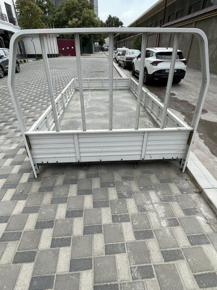 Isuzu avtomashinasi uchun tayyor bort