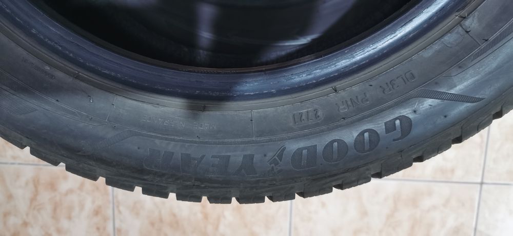 Vand anvelope de iarna Goodyear 215/55R17