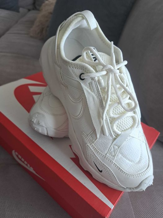 Nike маратонки 7900