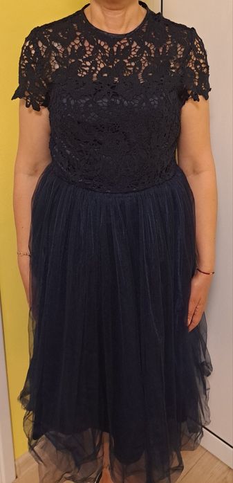 Продавам две рокли тъмно сини