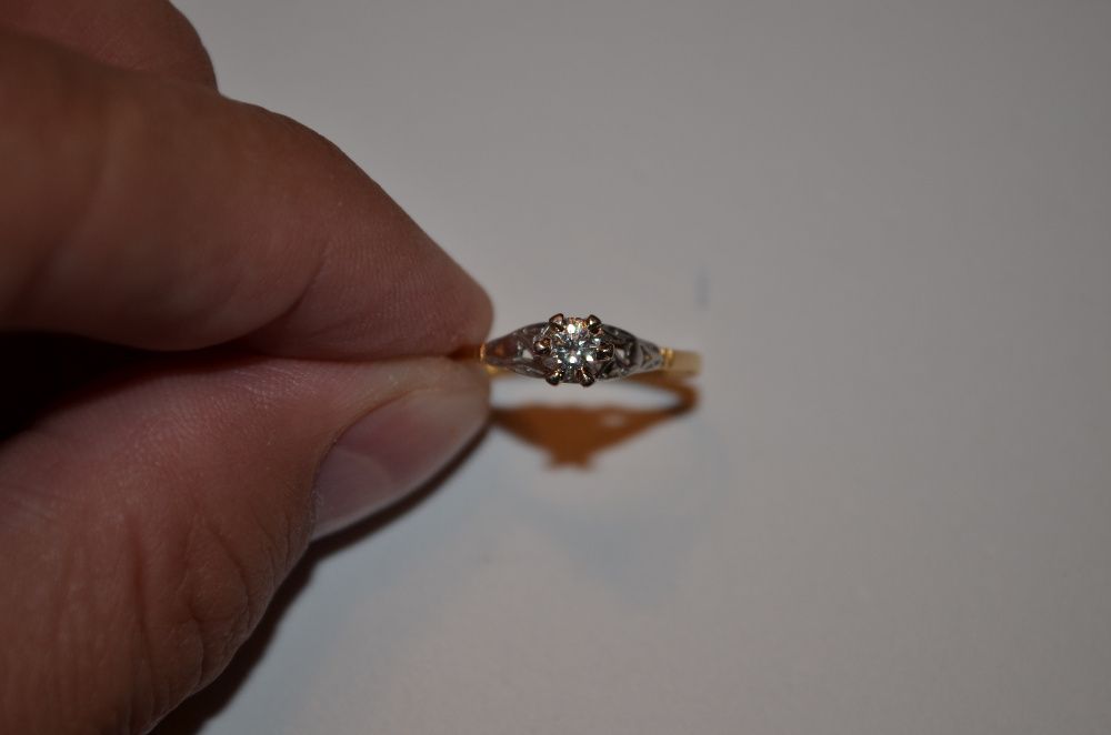 INEL AUR galben si alb 18K + 1 Diamant = 0.37ct. - De logodna -Vintage