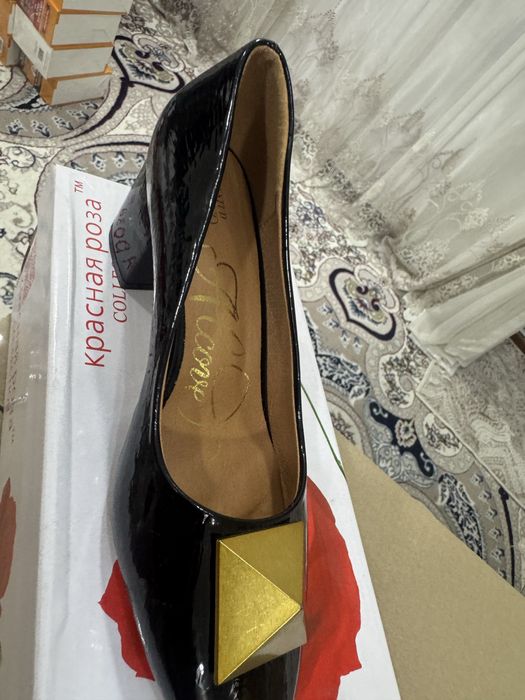 Каблуки чорные новын
