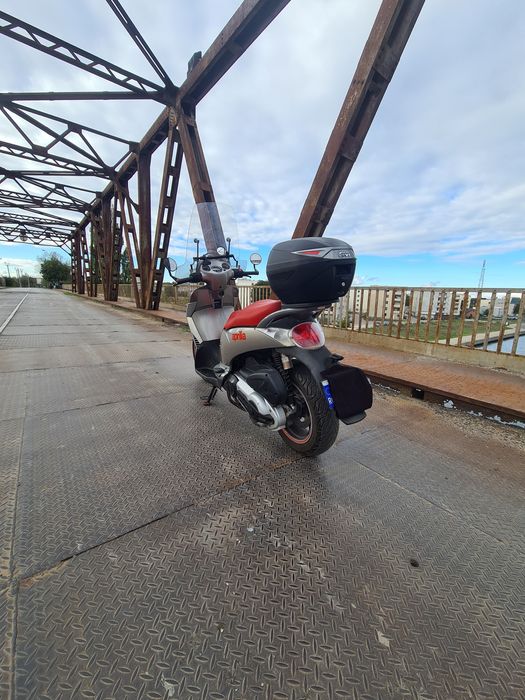 Aprilia Scarabeo 500 , nu Piaggio Beverly !