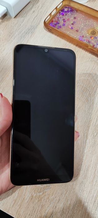 Продам смартфон Huawei Y6