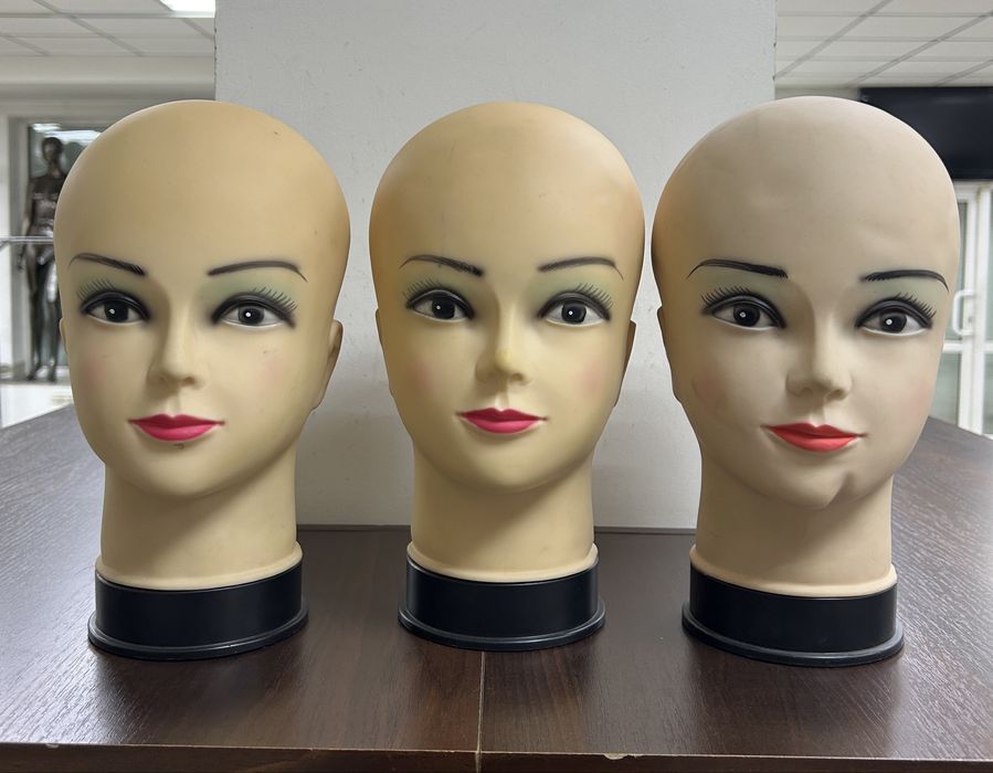 Манекен-голова женская для головных уборов.