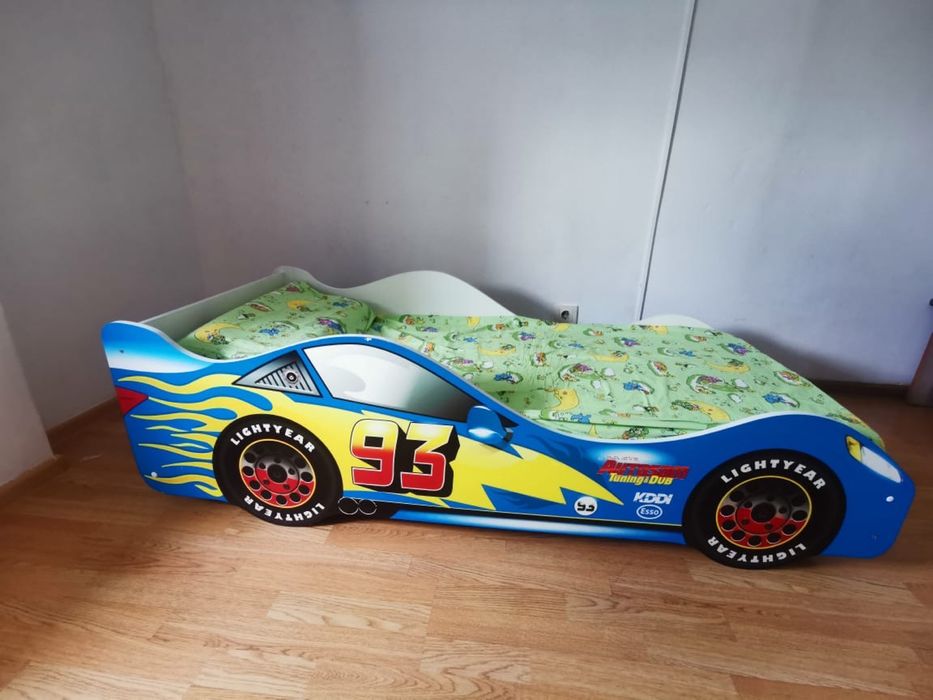 Кровать детская с матрасом