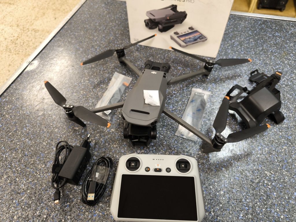 Drona Dji Mavic 3 Pro