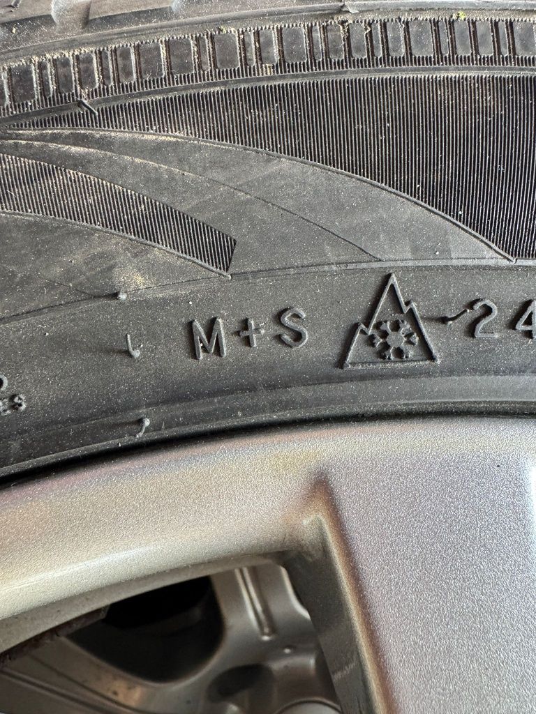 Set roti M+S genți aluminiu impecabile 245/45R18