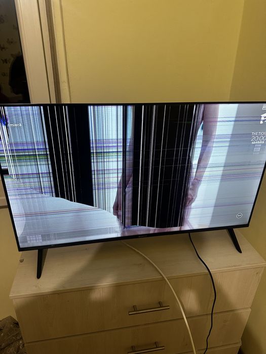 Vand televizor smart tv vortex pentru piese