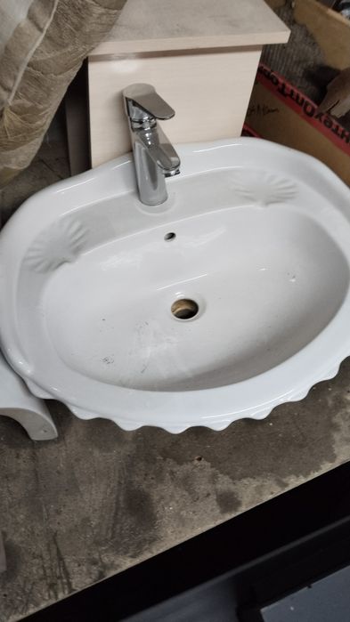 Раковина, тюльпан с подножкой и смеситель