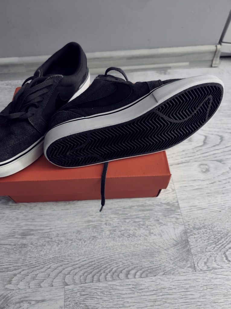 Детски оригинални кецове маратонки NIKE номер 38