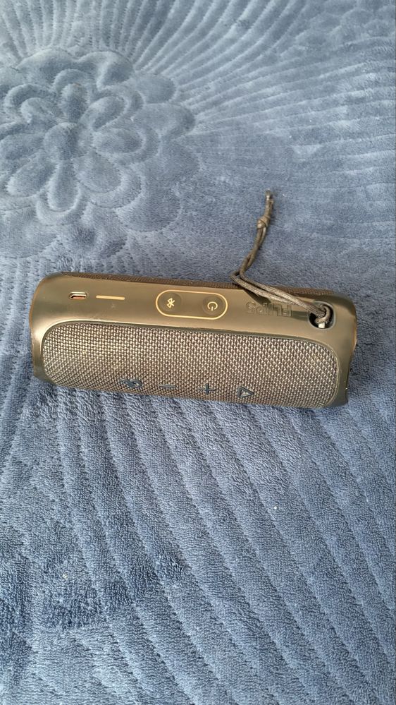 Продается колонка оригинал JBL
