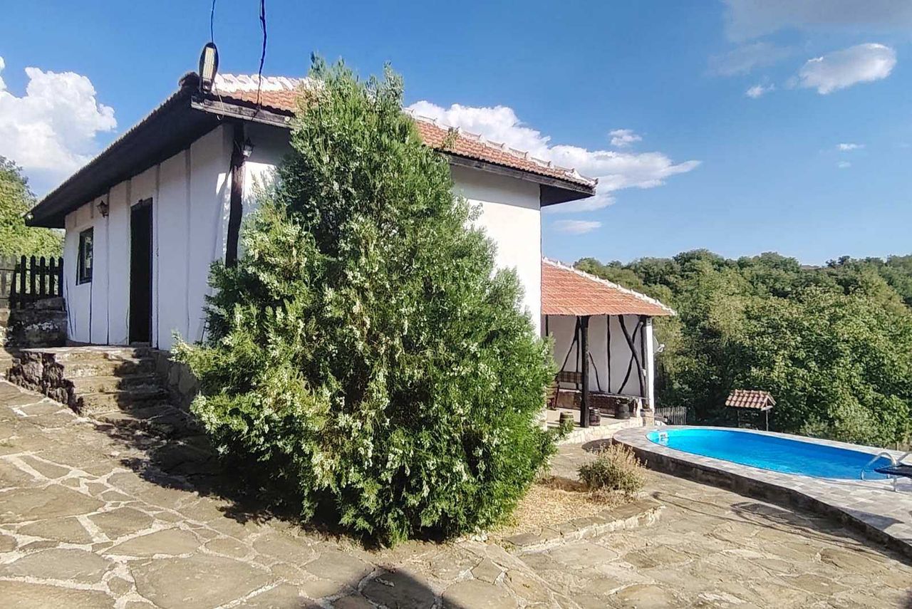 Продава се Къща в с. Брестово, Област Ловеч - 344 кв.м за 400 €/кв.м - Снимка #1