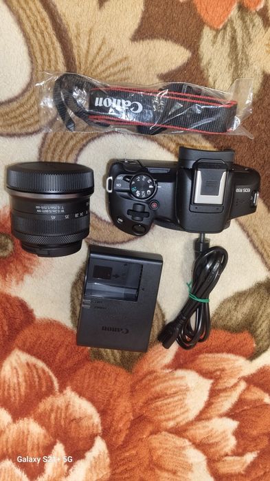 Aparat mirrorless Canon R50 nou
