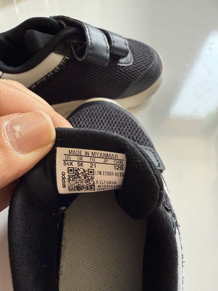 Adidas маратонки 21 номер