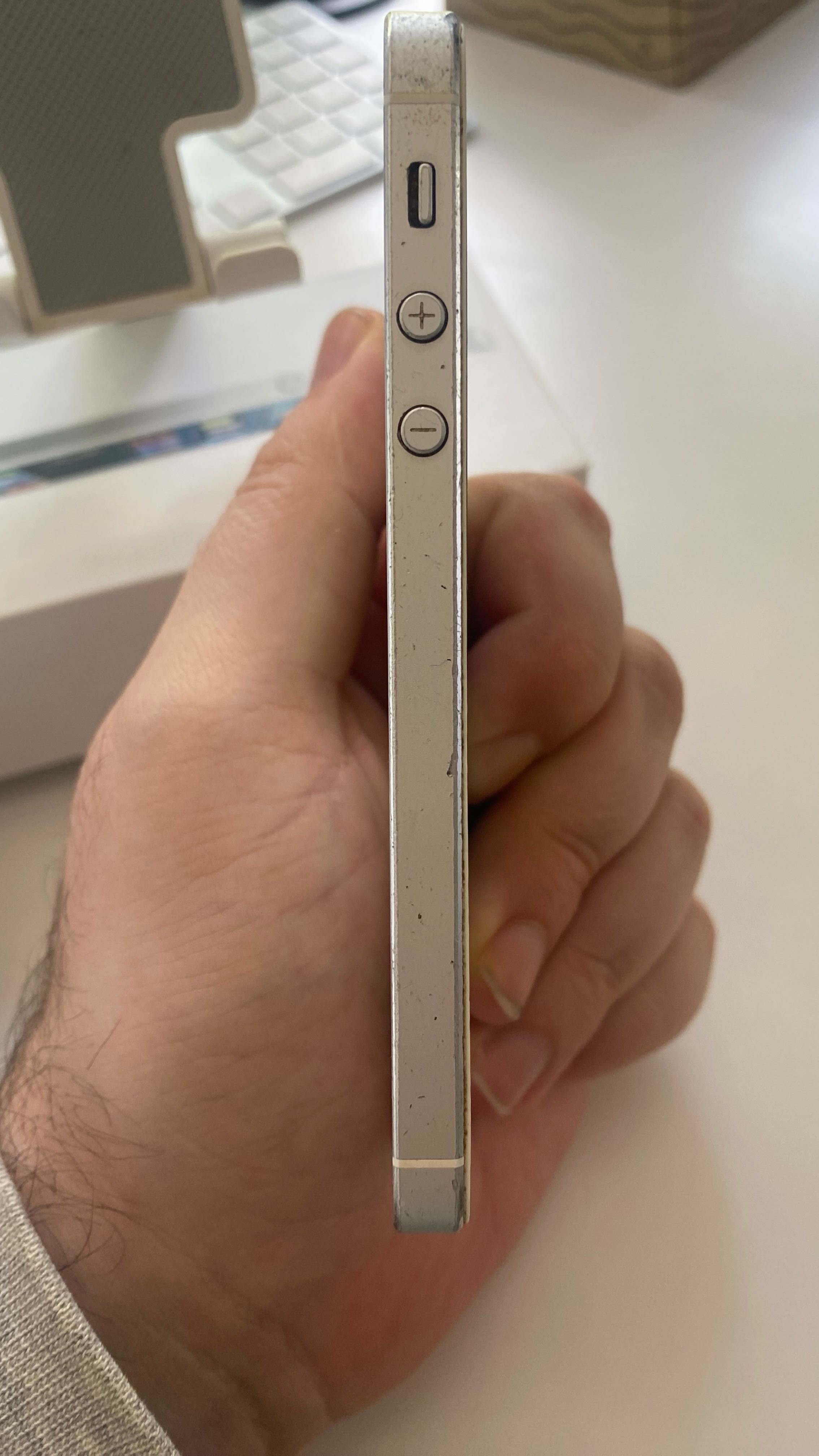iPhone 5 Silver 16 GB + оригинални слушалки