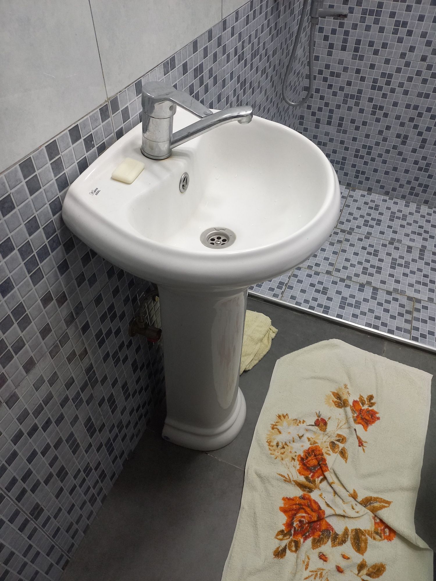 Продаётся унитаз и раковина