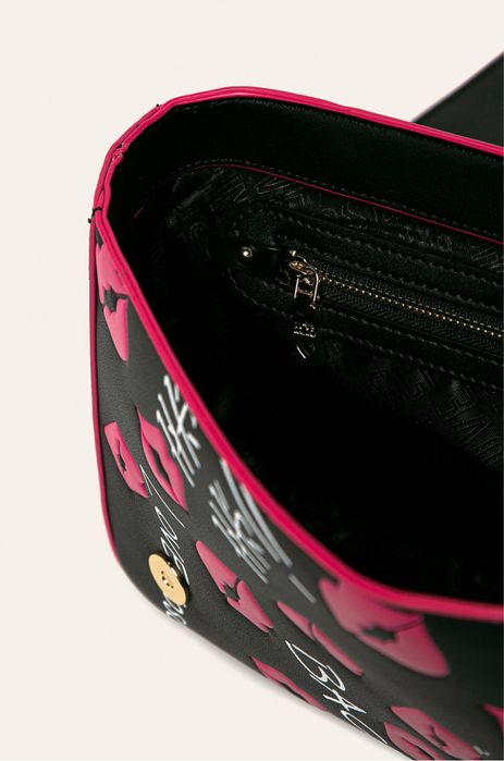 Love moschino оригинална чанта с принт