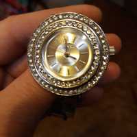 Продам женские кварцевые часы CHANEL