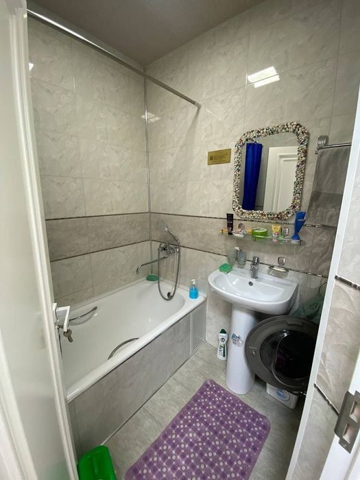 Продаётся 3 х ком кв в чирчике 1 этаж Навастройка вся мебель остаётся