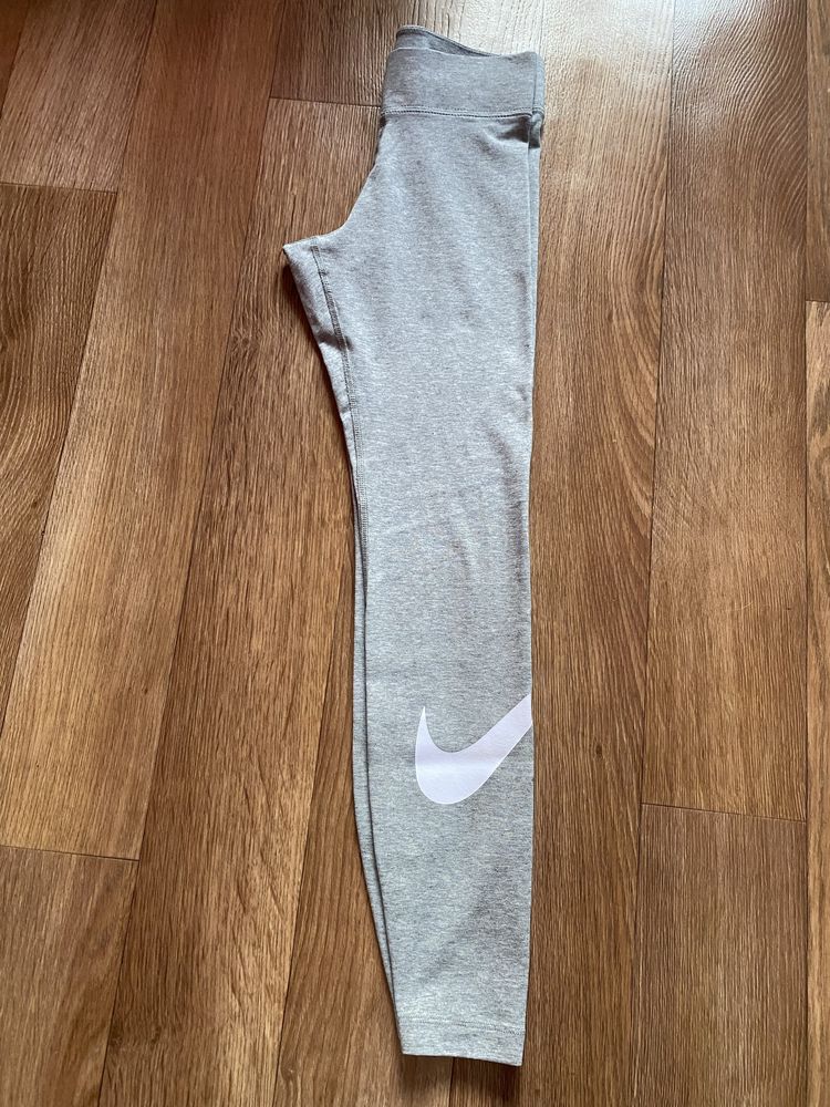 Оригинален Клин Nike Sportswear Essential