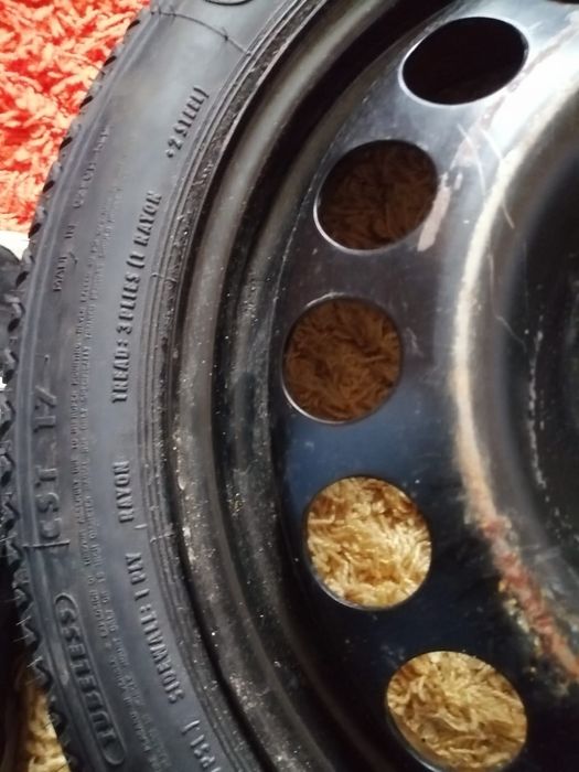 Vând roată de rezervă ingusta cu cauciuc nou. Jenanta este pe 16