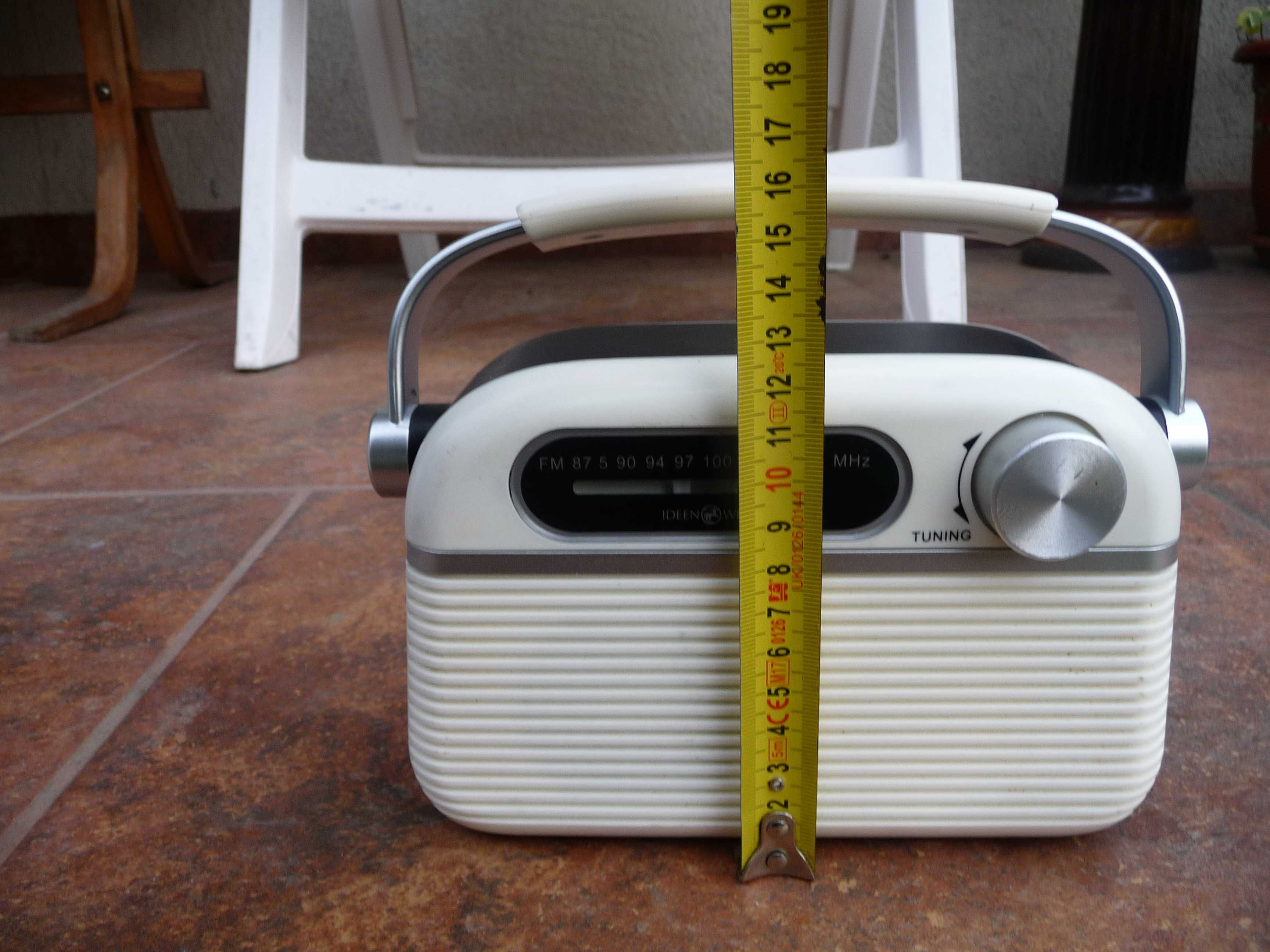 Radiouri model vintage cu bluetooth foarte frumoase,bune