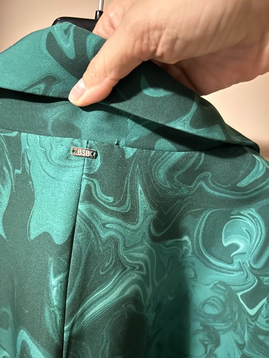 Вечерна рокля с щраусови пера , които могат да се махат