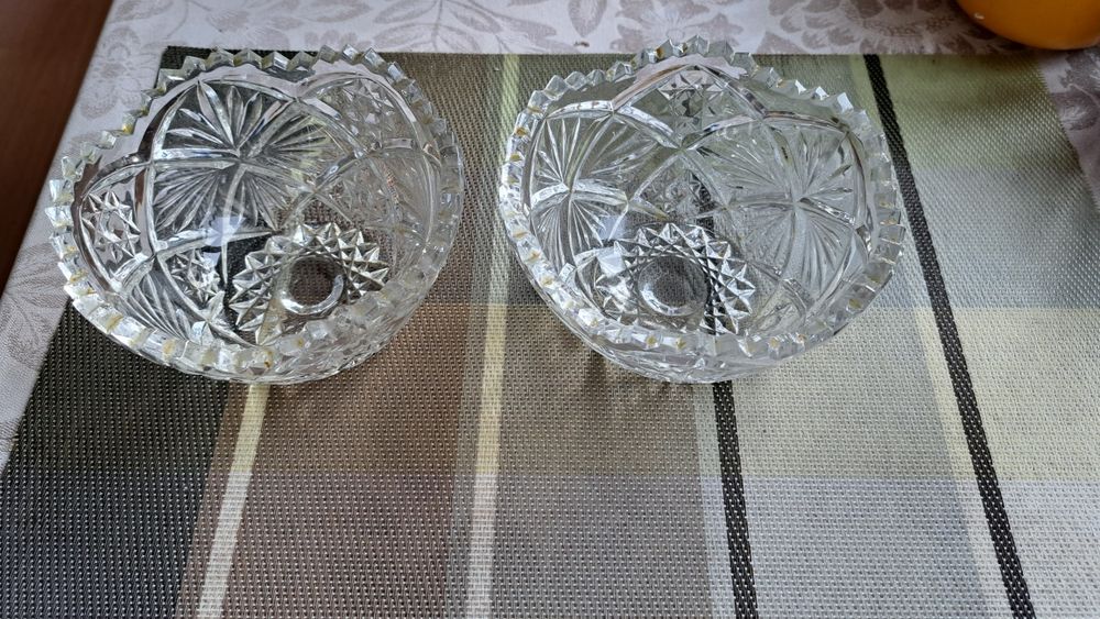 Две хрустальные вазочки