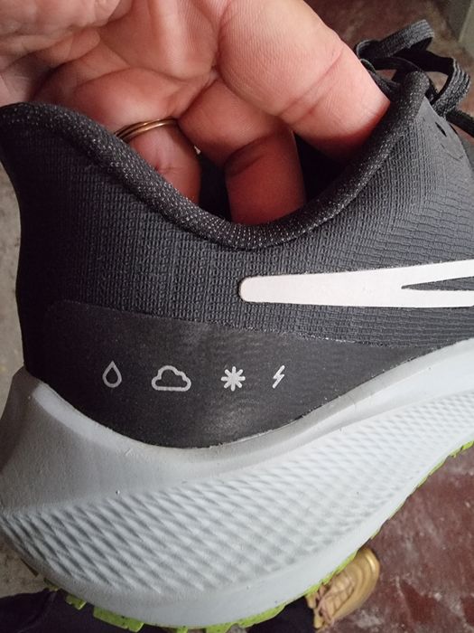 Adidasi nike 40 jumate 41  originali