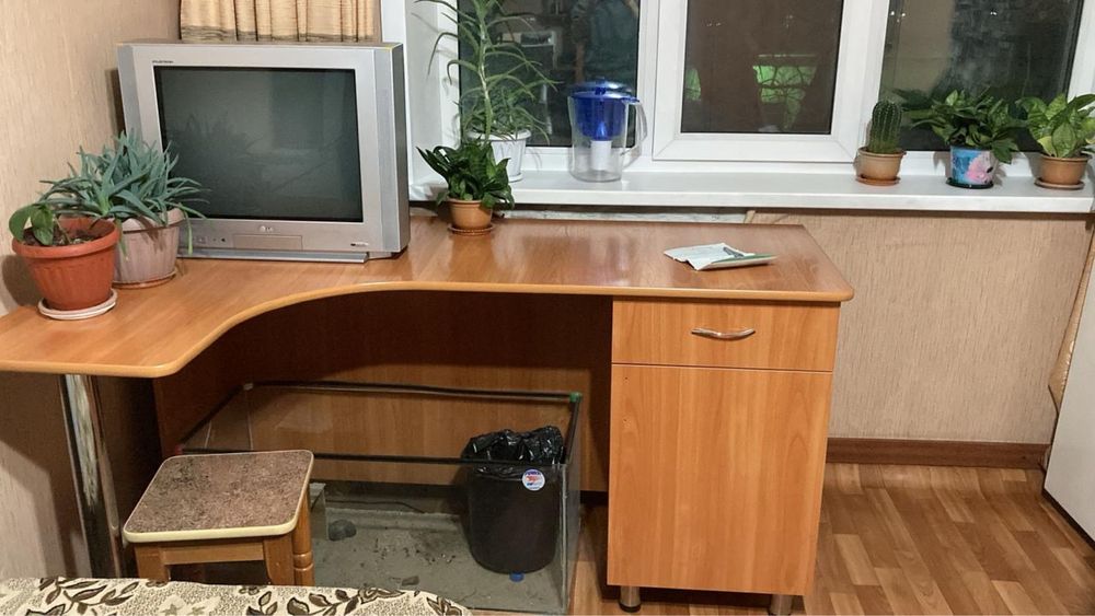 Продам комьютерный стол
