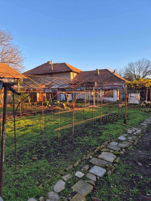 Продавам къща в село Янтра, общ. Горна Оряховица