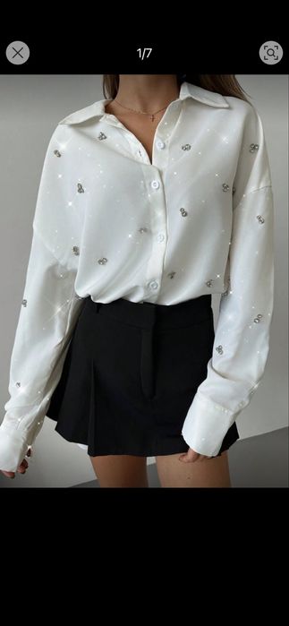 Бяла риза с детайли.
