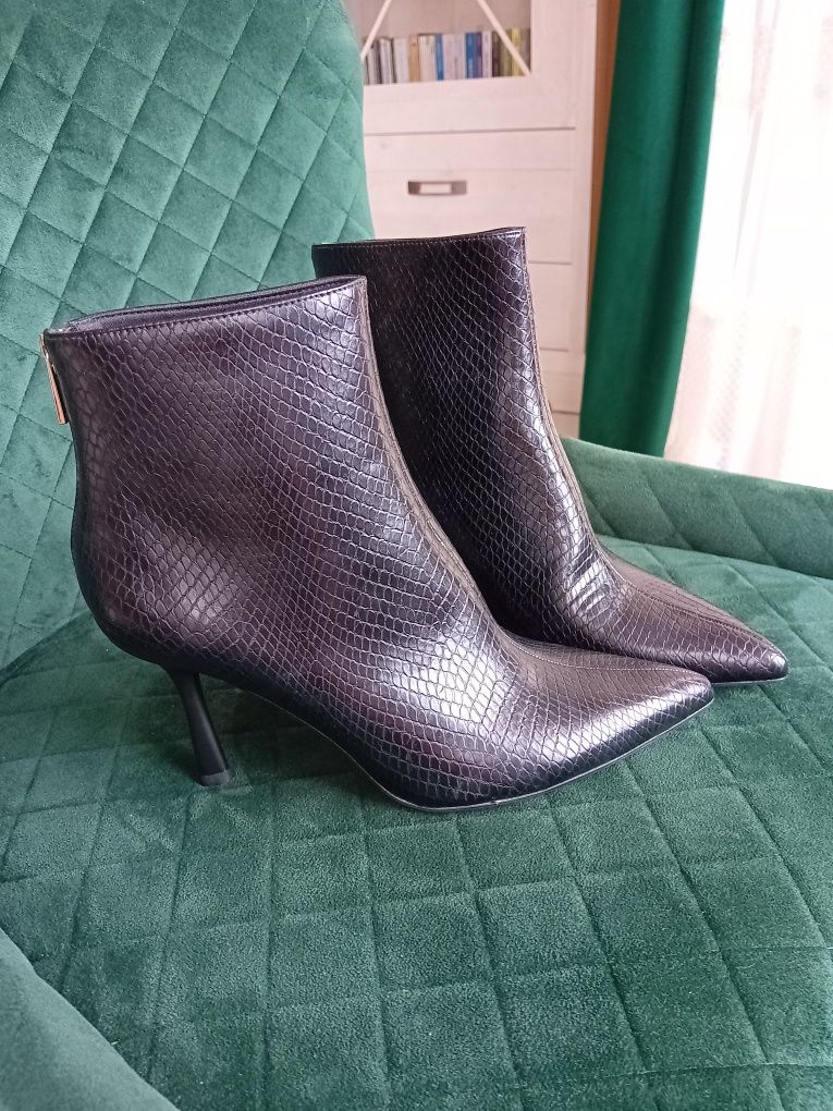 Botine elegante Stradivarius mărimea 38