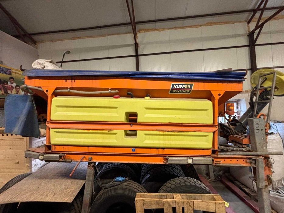 Sărăriță și lamă de zăpadă