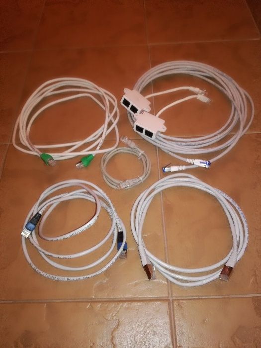 Захранващи кабели за компютър; LAN интернет кабели; кабели за принтер.