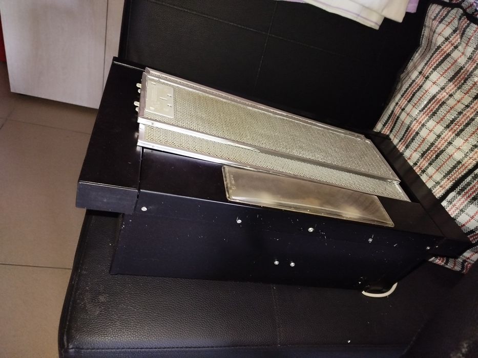 Вытяжка, газовая плита, духовой шкаф