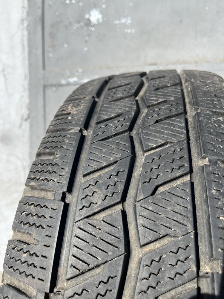 2 бр. зимни гуми за бус 215/65/16C Hankook 6/7 mm DOT 3519/3621