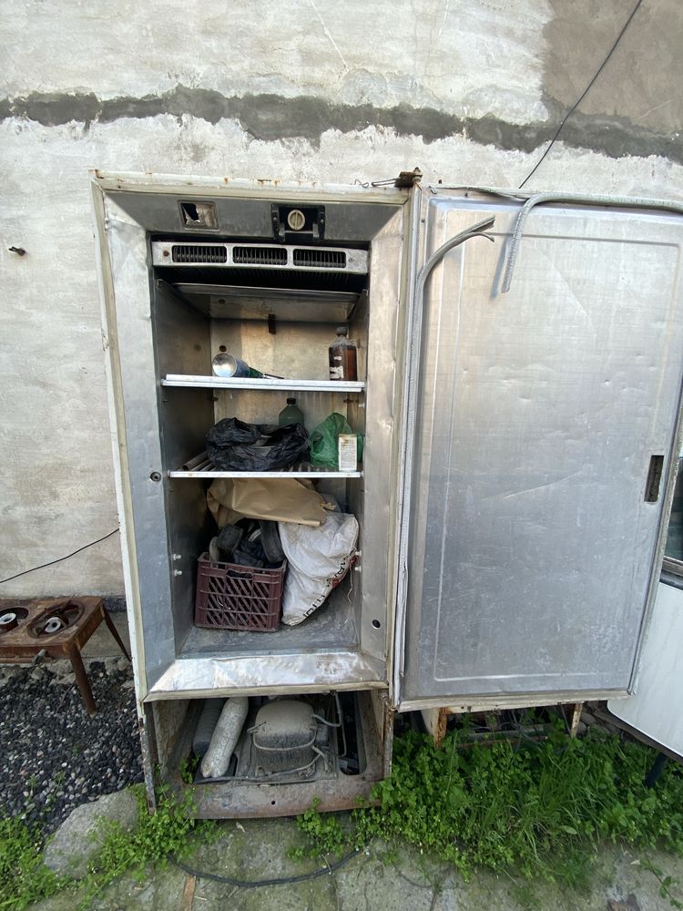 Большой холодильник СССР