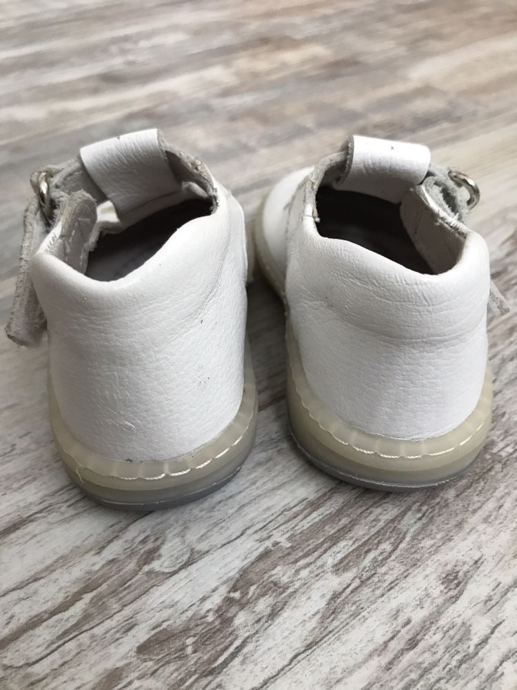 Бебешки обувки Gogo за прохождане